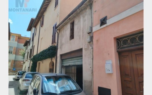In Vendita Garage con Soppalco