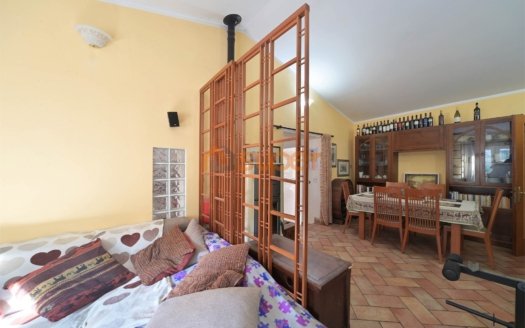 Casa singola con giardino a Elce