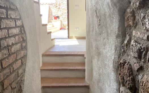 Casa con giardino nel centro storico di Giove