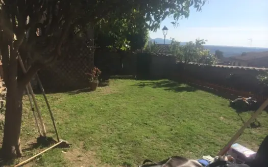 Casa con giardino nel centro storico di Giove